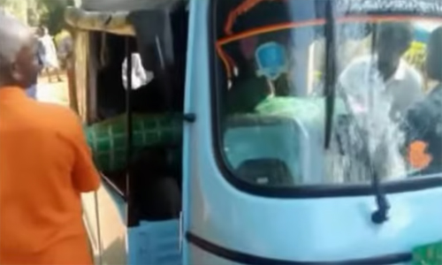ആറ് മണിക്കൂർ കാത്തുനിന്നു; ആംബുലൻസ് ലഭിച്ചില്ല; വയനാട്ടിൽ ആദിവാസി സ്ത്രീയുടെ മൃതദേഹം കൊണ്ടുപോയത് ഓട്ടോറിക്ഷയിൽ