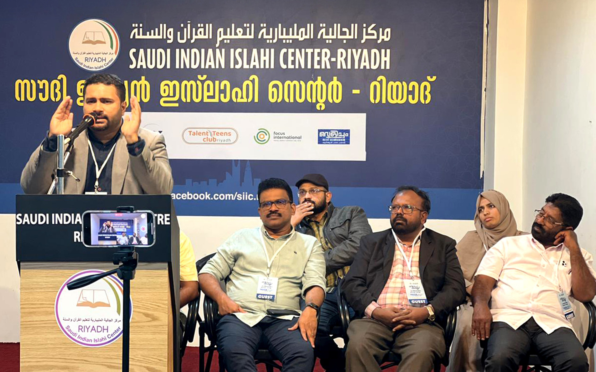 സൗഹൃദ കേരളം എന്ന ആശയത്തെ ഊട്ടിയുറപ്പിക്കുന്ന ചരിത്രവിവരങ്ങൾ പാഠ്യ പദ്ധതിയിൽ ഉൾപ്പെടുത്തണം.