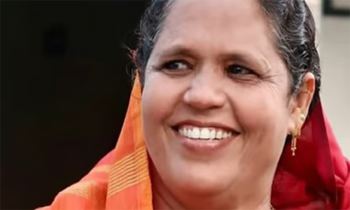 കാർ ഇടിച്ച് റോഡിൽ വീണു; കൊല്ലത്ത് പ്രഭാത സവാരിക്ക് ഇറങ്ങിയ സ്ത്രീ ലോറി കയറിയിറങ്ങി മരിച്ചു