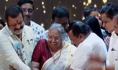 ഈ അമ്മയെ ഞാനിങ് എടുക്കുവാ എന്ന് പറയാതെ എടുത്ത മകനാണ് ഞാന്‍’; ശാരദ ടീച്ചറുടെ നവതി ആഘോഷത്തില്‍ അതിഥിയായി സുരേഷ് ഗോപി