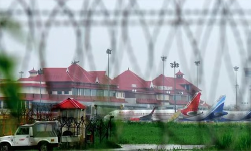 ടയറിന് തകരാർ ബഹ്റൈനിലേക്ക് പോയ എയർ ഇന്ത്യ എക്സ്പ്രസ് വിമാനത്തിന് നെടുമ്പാശ്ശേരിയിൽ എമർജൻസി ലാൻഡിങ്