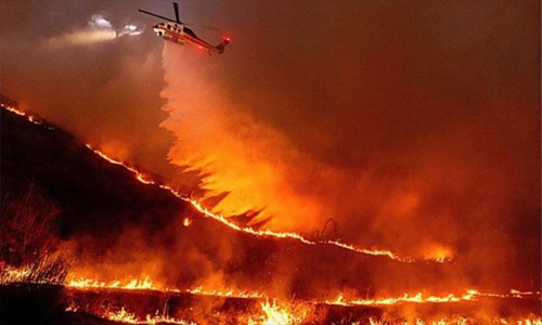 അണയാതെ അമേരിക്കയിലെ കാട്ടുതീ : മരണം 24 ആയി ; സാൻ്റ അന്ന കാറ്റ് വീശിയടിക്കാൻ സാധ്യത