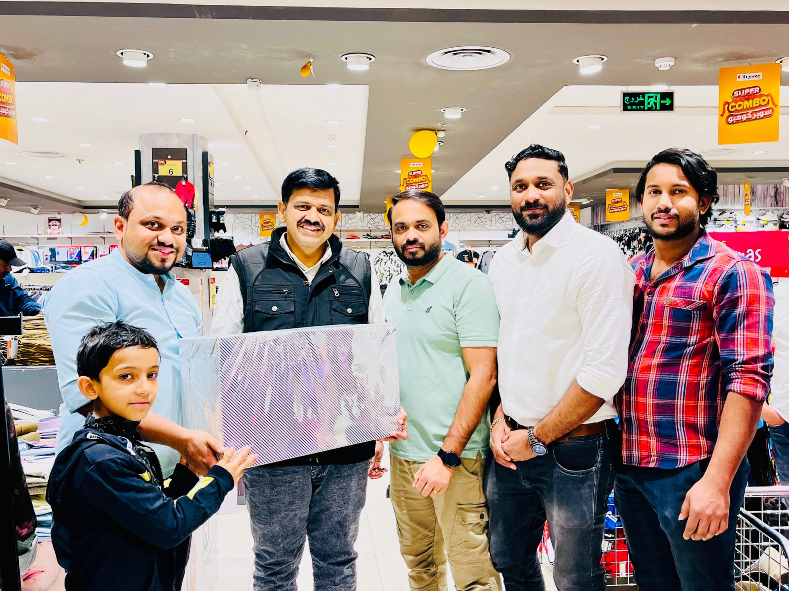 സിറ്റി ഫ്‌ളവര്‍ സന്ദീപ് വാര്യര്‍ സന്ദര്‍ശിച്ചു