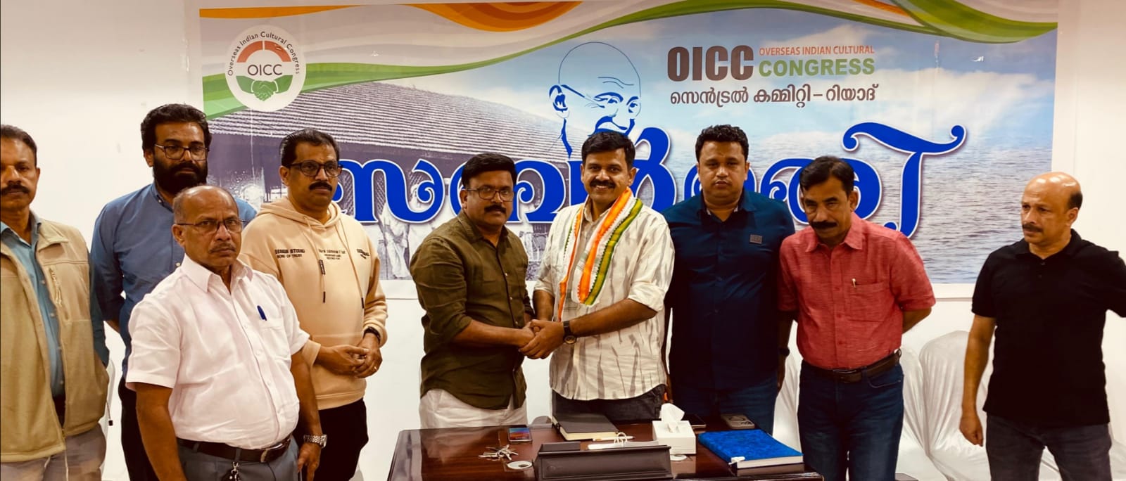 സന്ദീപ് വാര്യർക്ക് സബർമതിയിൽ ഭാരവാഹികൾ സ്വീകരണം നൽകി