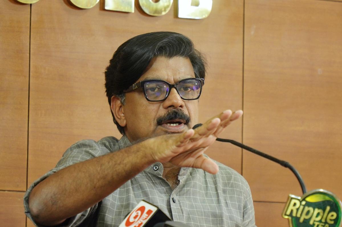 റിപ്പോര്‍ട്ടര്‍ ചാനലിനെതിരെ വക്കീൽ നോട്ടീസ് അയച്ച് മാത്യു കുഴൽ നാടൻ എംഎൽഎ