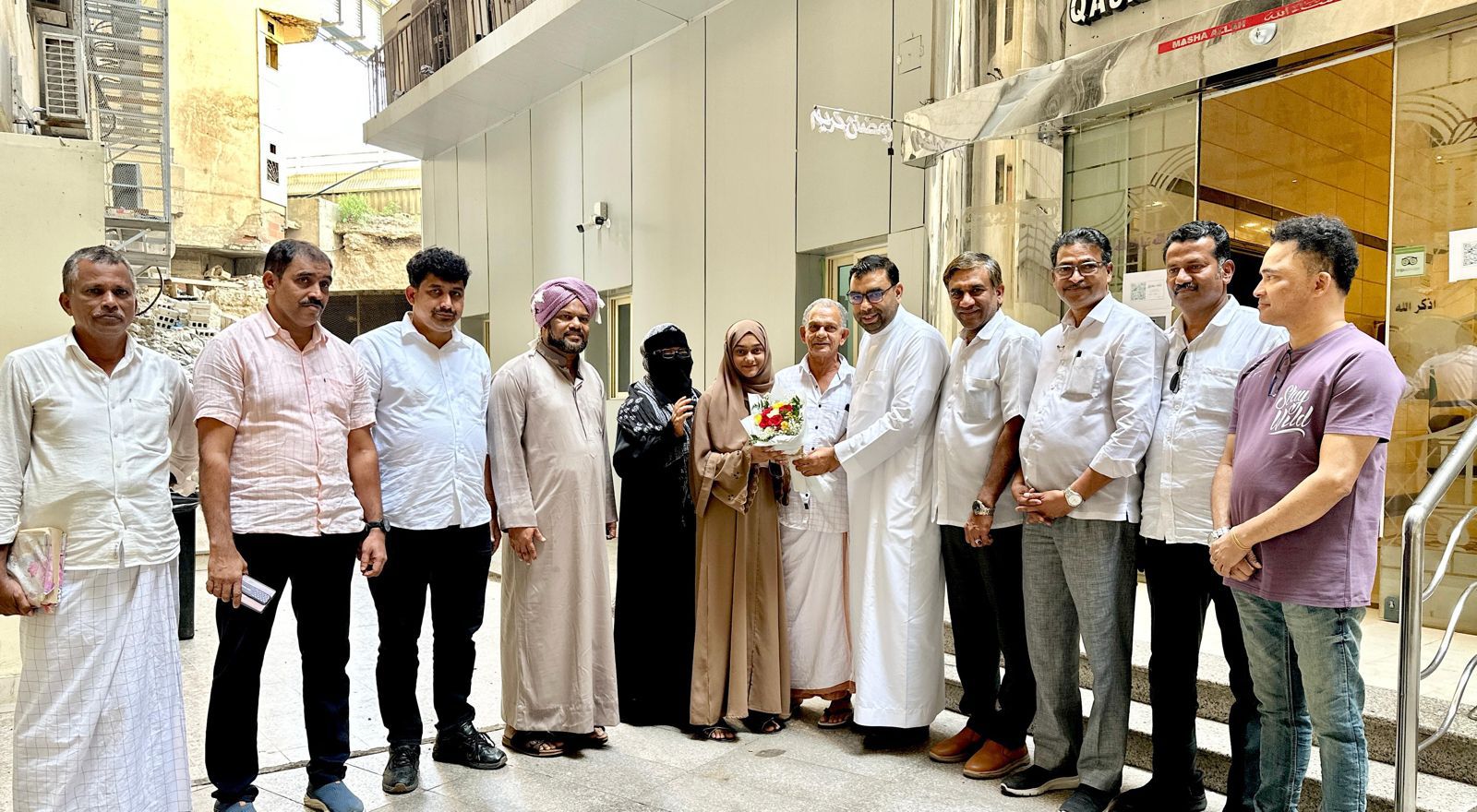 പൈലറ്റ് സ്റ്റുഡന്റ് മറിയം ജുമാന ഫാമിലിയെ മക്ക കെ എം സി സി നേതാക്കൾ ചേർന്ന് സ്വീകരിച്ചു