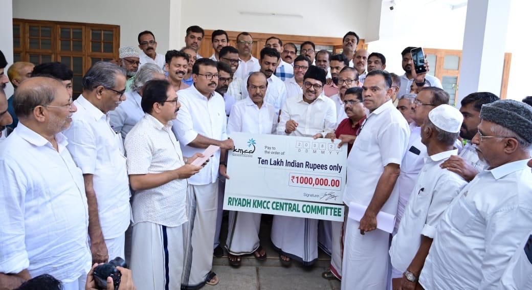 പ്രവാസി കുടുംബ സുരക്ഷ: റിയാദ് കെഎംസിസി നാല് കുടുംബങ്ങൾക്ക്‌ നാല്പത് ലക്ഷം രൂപ കൈമാറി.