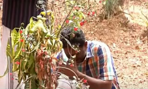 മകന്റെ ഖബറിന് മുന്നിൽ പൊട്ടിക്കരഞ്ഞ് റഹിം, ഉറ്റവരുറങ്ങുന്ന മണ്ണിൽ നെഞ്ചുലയുന്ന വിതുമ്പലോടെ പ്രാർത്ഥന; മകനെ തിരക്കി ഷെമീന