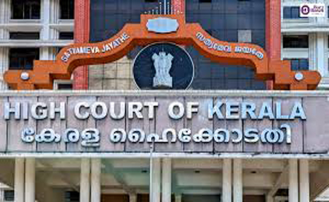നിരത്ത് നിറയെ ബോർ​ഡുകൾ ഉള്ളതല്ല നവകേരളം, കൊല്ലത്തു കൂടി വരുമ്പോൾ കണ്ണടച്ചു വരാൻ കഴിയില്ല’- വിമർശിച്ച് ഹൈക്കോടതി