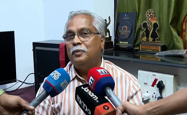 കലാകാരന്മാർക്ക് മാപ്പ് പറയേണ്ട അവസ്ഥ, ഖേദ പ്രകടനം ഉചിതമായോയെന്ന് മോഹൻലാൽ ചിന്തിക്കണം’