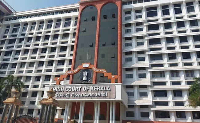 മാസപ്പടി കേസ്: റിപ്പോർട്ടിൽ പേരുള്ള നേതാക്കൾ ആരൊക്കെ?; പട്ടിക മുദ്രവച്ച കവറിൽ സമർപ്പിക്കാൻ കേന്ദ്രത്തോട് ഹൈക്കോടതി