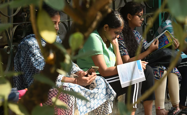5,6,7 ക്ലാസുകളിലും മിനിമം മാര്‍ക്ക്; എസ്എസ്എല്‍സിയില്‍ എഴുത്തുപരീക്ഷയില്‍ 10 ശതമാനം മാര്‍ക്ക് നേടുന്നവരും ജയിക്കുന്ന സ്ഥിതി മാറും