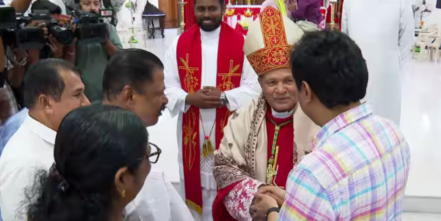 കോഴിക്കോട് അതിരൂപത ആര്‍ച്ച് ബിഷപ്പിന് അപ്രതീക്ഷിത അതിഥി,ഓശാന ചടങ്ങുകള്‍ സന്ദർശിച്ച് എംവി ​ഗോവിന്ദന്‍