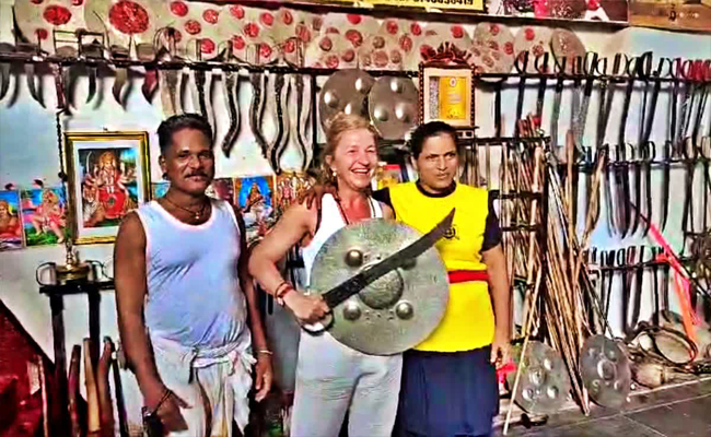 ജീവിത പ്രതിസന്ധികളോട് മല്ലിട്ടപ്പോഴും മനസ് അങ്കത്തട്ടിൽ; വീണിടത്ത് നിന്നും കൈപ്പിടിച്ചുയർത്തിയത് കളരി മുറകൾ, ഒടുക്കം പ്രകാശനിപ്പോൾ ‘പ്രകാശൻ ഗുരുക്കൾ’