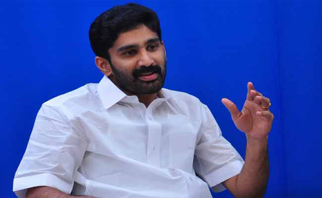 ഉറപ്പാണ് എല്‍ഡിഎഫ്’; ഷൈന്‍ ടോം ചാക്കോയുടെ പഴയ പോസ്റ്റ് കുത്തിപ്പൊക്കി വിടി ബല്‍റാം