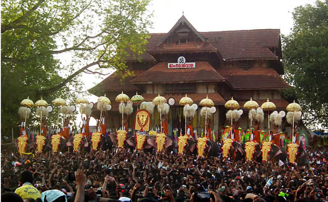 വിഭാഗീയതകള്‍ക്കെതിരായ മനുഷ്യ സാഗരം’; തൃശൂര്‍ പൂരം അതിഗംഭീരമാക്കി; അഭിനന്ദിച്ച് സിപിഎം