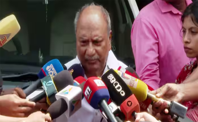 ഇത് തുടക്കം മാത്രം, ഭീകരർക്കെതിരായ നടപടി ഇനിയും തുടരുമെന്ന് പ്രതീക്ഷ, സൈന്യത്തിന് ബിഗ് സല്യൂട്ട്: എകെ ആന്‍റണി