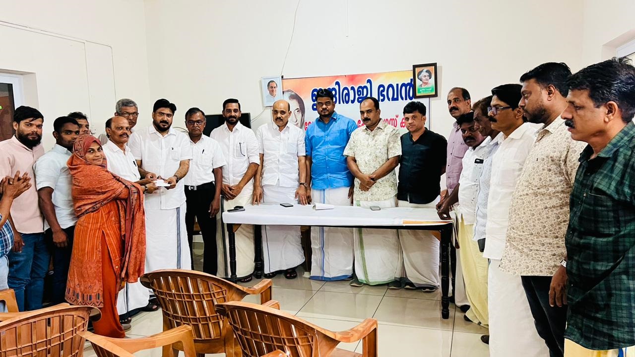 റിയാദ് ഓ ഐ സി സി ചികിത്സാസഹായം കൈമാറി