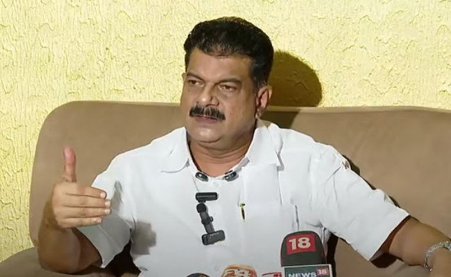 പൊതുവഴിയില്‍ നിര്‍ത്തി വസ്ത്രാക്ഷേപം നടത്തി മുഖത്ത് ചെളിവാരിയെറിയുന്നു, ഇനി കാലുപിടിക്കാനില്ല’; കോണ്‍ഗ്രസിനെതിരെ അന്‍വര്‍