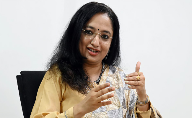 സര്‍ക്കാര്‍ ഭൂമി പതിച്ചുനല്‍കി, ഐഎഎസ് മാര്‍ഗനിര്‍ദേശങ്ങള്‍ പാലിക്കുന്നില്ല’; ദിവ്യ എസ് അയ്യര്‍ക്ക് എതിരെ കേന്ദ്രത്തിന് പരാതി