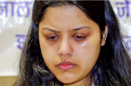 അഭിപ്രായ സ്വാതന്ത്ര്യത്തിനുമേല്‍ അവളെ വേട്ടയാടരുത് ‘, നേവി ഉദ്യോഗസ്ഥന്‍റെ ഭാര്യയ്‌ക്കെതിരെയുള്ള സംഘ്പ‌രിവാര്‍ സൈബര്‍ ആക്രമണത്തില്‍ ദേശീയ വനിതാ കമ്മിഷൻ
