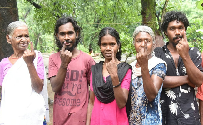 നിലമ്പൂര്‍ ഉപതെരഞ്ഞെടുപ്പില്‍ 73.20 ശതമാനം പോളിങ്, ജനവിധി തിങ്കളാഴ്ച അറിയാം