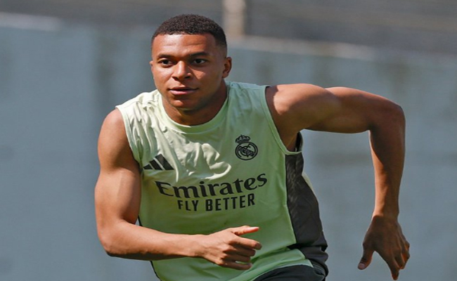 ഫുട്ബോൾ താരം എംബാപ്പെയെ ആശുപത്രിയിൽ പ്രവേശിപ്പിച്ചു; പോസ്റ്റ് പങ്കുവെച്ച് റിയൽ മാഡ്രിഡ് 