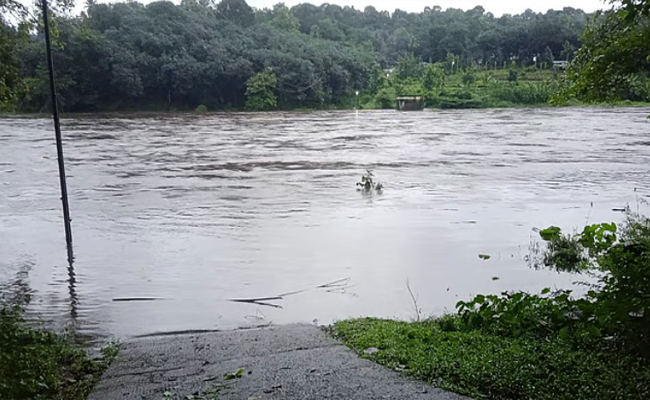 കനത്തമഴ; ഒന്‍പത് ജില്ലകളിലെ നദികളില്‍ പ്രളയ സാധ്യത മുന്നറിയിപ്പ്, നദീതീരത്തുള്ളവര്‍ക്ക് ജാഗ്രതാനിര്‍ദേശം