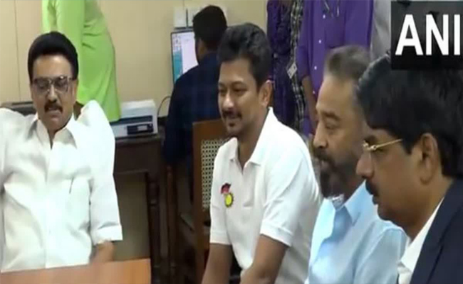 കമൽ ഹാസൻ രാജ്യസഭയിലേക്ക് നാമനിർദേശ പത്രിക സമർപ്പിച്ചു; ഡിഎംകെ സഖ്യകക്ഷിയായി എംഎൻഎം