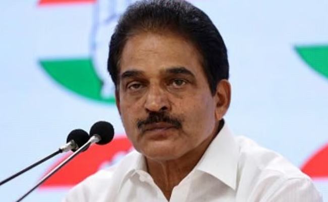 ക്ഷേമനിധി ബോര്‍ഡുകള്‍ എത്ര കോടി കൊടുക്കാനുണ്ടെന്ന് മുഖ്യമന്ത്രിയും മന്ത്രിമാരും മറുപടി പറയണം; വാക്കുകള്‍ വളച്ചൊടിച്ചു; പെന്‍ഷന്‍ പരാമര്‍ശത്തില്‍ മാപ്പുപറയില്ലെന്ന് കെസി വേണുഗോപാല്‍