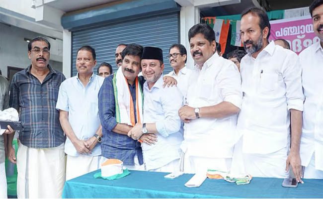 അതു ചെറിയ കമ്യൂണിക്കേഷന്‍ ഗ്യാപ്’; ഉദ്ഘാടകനായി പാണക്കാട് അബ്ബാസ് അലി തങ്ങള്‍, ആര്യാടന്‍ ഷൗക്കത്തിന്റെ പഞ്ചായത്ത് പര്യടനത്തിന് തുടക്കം