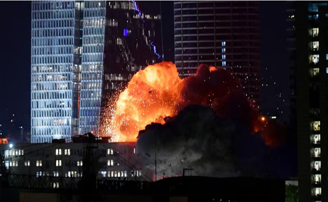 ഇസ്രയേലിനെതിരെ ശക്തമായ തിരിച്ചടി; ഇറാന്‍ ആക്രമണത്തില്‍ ഒരു മരണം, 63 പേര്‍ക്ക് പരിക്ക്; ഇസ്രയേല്‍ പ്രതിരോധ മന്ത്രാലയത്തിന്റെ ആസ്ഥാനത്ത് വന്‍ സ്ഫോടനം നടന്നതായും റിപ്പോര്‍ട്ട്‌