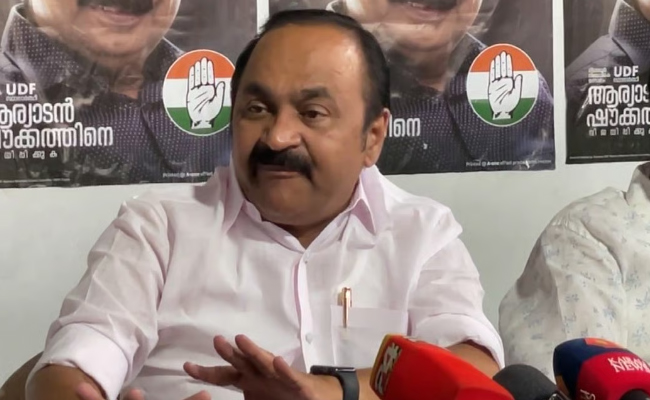 തെരഞ്ഞെടുപ്പ് മുന്നില്‍ കണ്ട് പെന്‍ഷന്‍ കൊടുത്താല്‍ കമ്മീഷന് പരാതി നല്‍കും; കെസി വേണുഗോപാലിനെ പിന്തുണച്ച് വിഡി സതീശന്‍