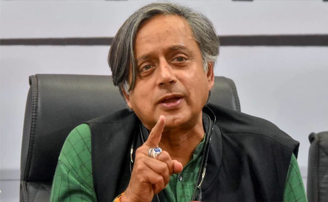 കോൺ​ഗ്രസ് പരിപാടികളിൽ ശശി തരൂർ എംപിയെ ബഹിഷ്കരിച്ച് എറണാകുളം ഡിസിസി.