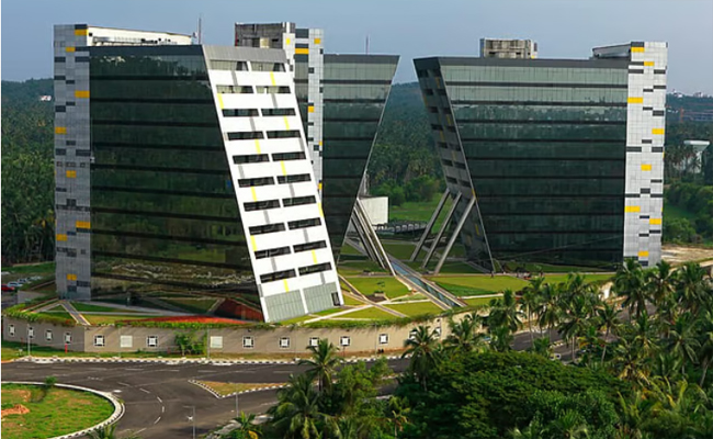 അയ്യായിരം പേർക്ക് തൊഴിൽകൊടുക്കുമെന്ന് പറഞ്ഞപ്പോൾ പരിഹസിക്കപ്പെട്ട സ്ഥാപനം, ഇന്ന് 80,000പേർ; ഇന്ത്യയിലെ ആദ്യ ടെക്നോപാർക്കിൽ പകുതിയോളം സ്ത്രീകൾ