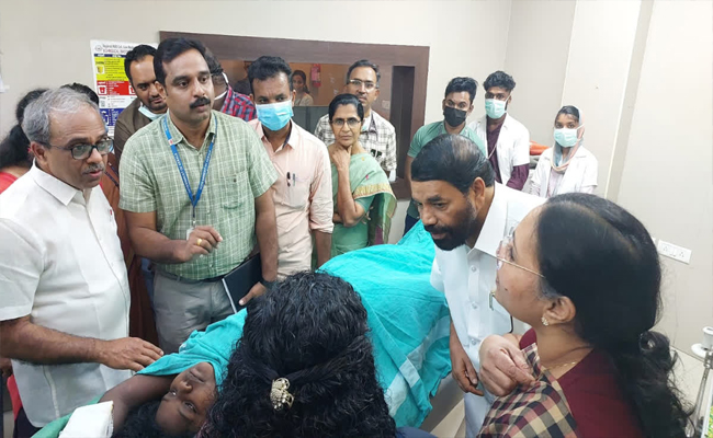 കോട്ടയം മെഡിക്കൽ കോളേജ് കെട്ടിടം തകർന്നു വീണുണ്ടായ അപകടത്തിൽ ഒരു സ്ത്രീക്ക് ദാരുണാന്ത്യം, രക്ഷാപ്രവര്‍ത്തനം വൈകിയെന്ന ആക്ഷേപം, അമ്മയെ കാണാനില്ലെന്ന മകളുടെ പരാതിക്ക് ശേഷമാണ് തെരച്ചിൽ ആരംഭിച്ചത്. 