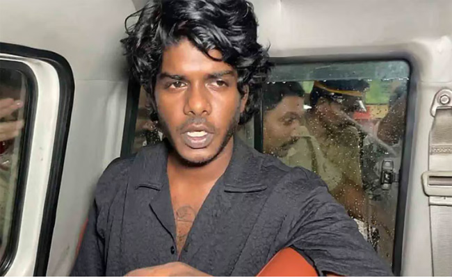 വേടന്‍ ഒളിവില്‍? തിരഞ്ഞ് പൊലീസ്; തൃശൂരിലെ വീട്ടില്‍ നിന്നും ഫോണ്‍ കണ്ടെടുത്തു