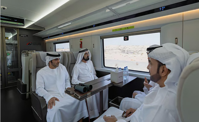 സ്വപ്ന പദ്ധതിയുടെ തൊട്ടരികിൽ യു എ ഇ: ഇത്തിഹാദ് ട്രെയിനിൽ യാത്ര ചെയ്ത് ഷെയ്ഖ് മുഹമ്മദ് ബിൻ റാഷിദ് അൽ മക്തൂം