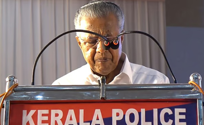 സ്വൈര ജീവിതം തകർക്കാൻ നോക്കുന്നു, ഇരുട്ടിന്റെ ശക്തികൾക്കെതിരെ നിതാന്ത ജാഗ്രത വേണം’; പൊലീസിനോട് മുഖ്യമന്ത്രി