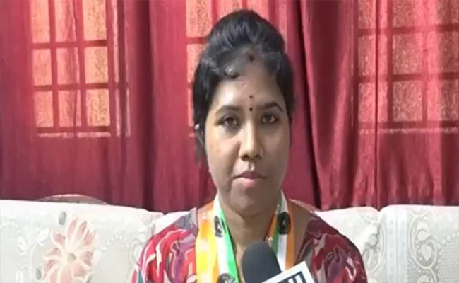 22 മാസത്തിനിടെ 300 ലിറ്റർ മുലപ്പാൽ ദാനം ചെയ്ത് റെക്കോഡിട്ട് വീട്ടമ്മ