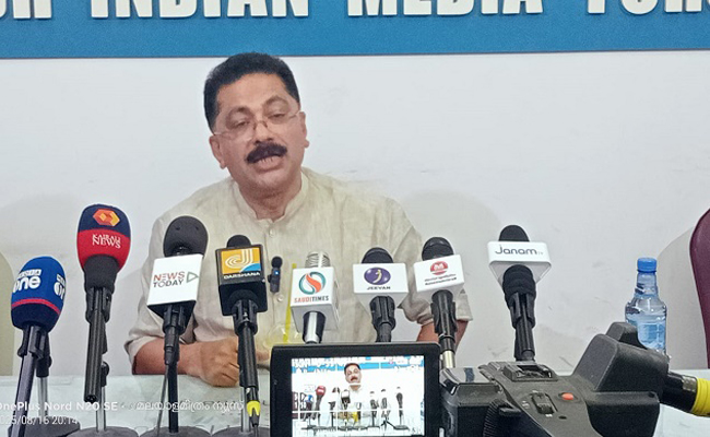 പ്രവാസികള്‍ ജാഗ്രത പാലിക്കുക, മുസ്ലീം ലീഗ് ബിസിനെസ്സ് വാഗ്ദാനം ചെയ്ത് ഓരോ ട്രസ്റ്റ്‌ ഉണ്ടാക്കി പ്രവാസി മലയാളികളെ കൊള്ളയടിക്കുന്നു, തങ്ങള്‍ കുടുംബത്തെ തട്ടിപ്പിന് മറയാക്കുന്നു: ആരോപണവുമായി കെ ടി ജലീല്‍ എം എല്‍ എ. വീഡിയോ