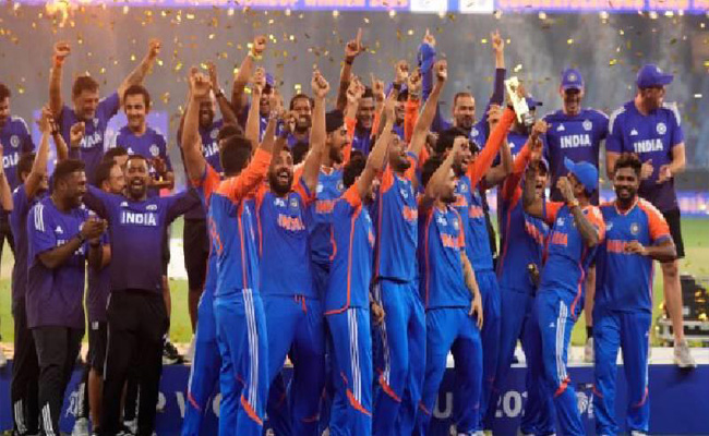 ഇന്ത്യന്‍ ടീമിന് 21 കോടി രൂപ പാരിതോഷികം പ്രഖ്യാപിച്ച് ബിസിസിഐ; എല്ലാ ടീം അംഗങ്ങള്‍ക്കുമായി വീതിക്കും