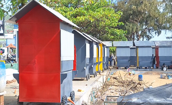 കോഴിക്കോട് ബീച്ചിൻ്റെ മൊഞ്ചേറുന്നു; തകര്‍പ്പന്‍ ഫുഡ് സ്ട്രീറ്റ് ഒരുങ്ങുന്നു, അത്യാധുനിക ഉന്തുവണ്ടികള്‍ എത്തിച്ചു