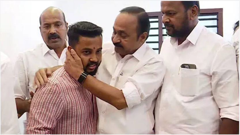 ‘കാക്കി ധരിച്ച് വീടിന് പുറത്ത് ഇറങ്ങില്ല, ഇതുവരെ കാണാത്ത സമരത്തിന് കേരളം സാക്ഷിയാകും’