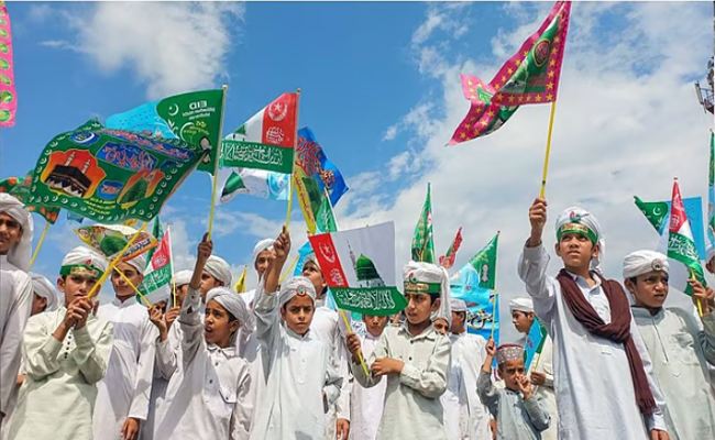 സമാധാനവും സൗഹാർദവും വിളംബരം ചെയ്‌ത് നബിദിനം; ആഘോഷത്തിനൊരുങ്ങി വിശ്വാസികൾ 