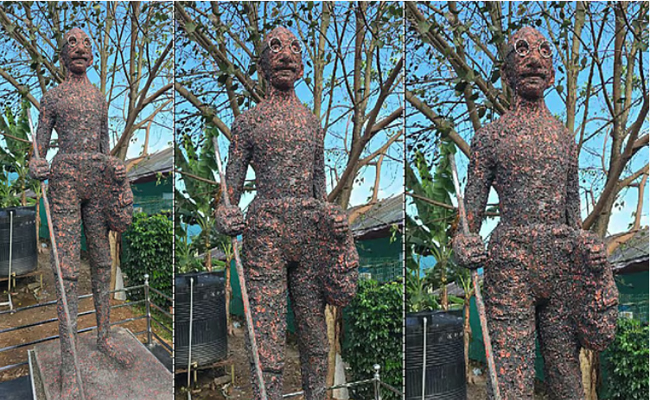 ഗാന്ധിജി ഇങ്ങനെയല്ല’, പ്രതിമ വികലമെന്ന് ആക്ഷേപം; ഗുരുവായൂരില്‍ പ്രതിഷേധം