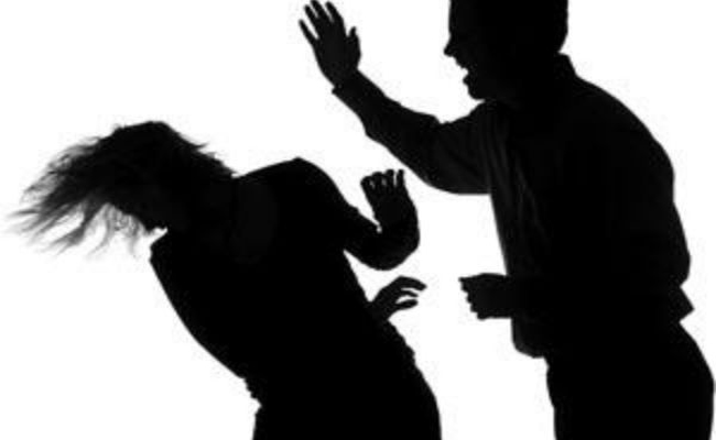 പെണ്‍കുഞ്ഞുണ്ടായത് ഭാര്യയുടെ കുറ്റം, ക്രൂര മര്‍ദനം; അങ്കമാലിയില്‍ ഭര്‍ത്താവിനെതിരെ കേസ്