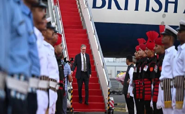 മൂന്ന് ദിവസത്തെ സന്ദര്‍ശനത്തിനായി ബ്രിട്ടീഷ് പ്രധാനമന്ത്രി ഇന്ത്യയില്‍; മോഡിയുമായി നാളെ കൂടിക്കാഴ്ച, ഗാസ, റഷ്യ-ഉക്രെയ്ന്‍ യുദ്ധം ഉള്‍പ്പെടെയുള്ള രാജ്യാന്തര വിഷയങ്ങളില്‍  ചര്‍ച്ച നടക്കും