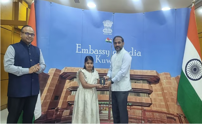 കുവൈത്തിലെ ആദ്യ ഇ-പാസ്പോർട്ട് ആയിഷ സ്വന്തമാക്കി