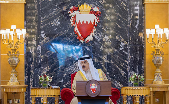 വി​സി​റ്റ് വി​സ ജോ​ലി പെ​ർ​മി​റ്റാ​യി മാറ്റാനാകില്ല; ബഹ്‌റൈൻ പാർലമെന്റിൽ ചൊ​വ്വാ​ഴ്ച നിർണ്ണായക വോട്ടെടുപ്പ്